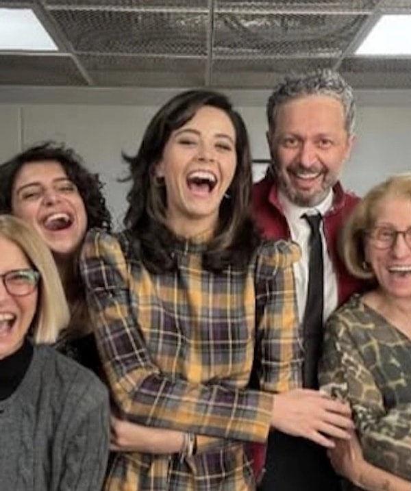 Ekranların sevilen sunucusu ve oyuncusu İbrahim Selim, uzun süredir hem talk show programlarıyla hem de sahnedeki performansıyla geniş bir hayran kitlesine sahip