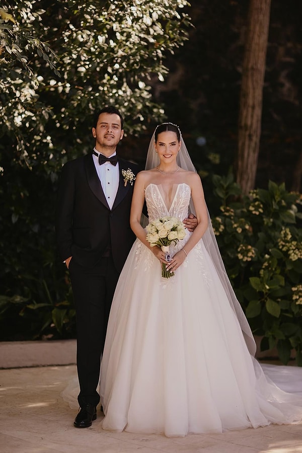 10. Ezgi Şenler'in gelinliğine kaç puan veriyorsun?