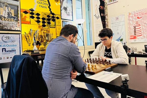 Henüz 14 yaşında ancak dünyanın en tehlikeli oyuncuları karşısında soğukkanlılığını koruyor.