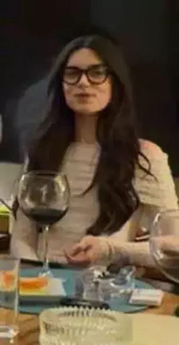 İstanbul’a tatil için gelen 25 yaşındaki turist Maria Avdienko, Beşiktaş’taki bir kitap ofisinde düzenlenen doğum günü partisinde Büşra Karakaş tarafından saldırıya uğradığını öne sürmüştü.