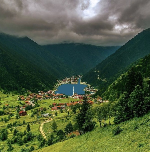 Birsen Altuntaş, BKM'nin yeni Karadeniz Dizisi "Bulutların Üzerinde"nin iptal edildiğini duyurdu.