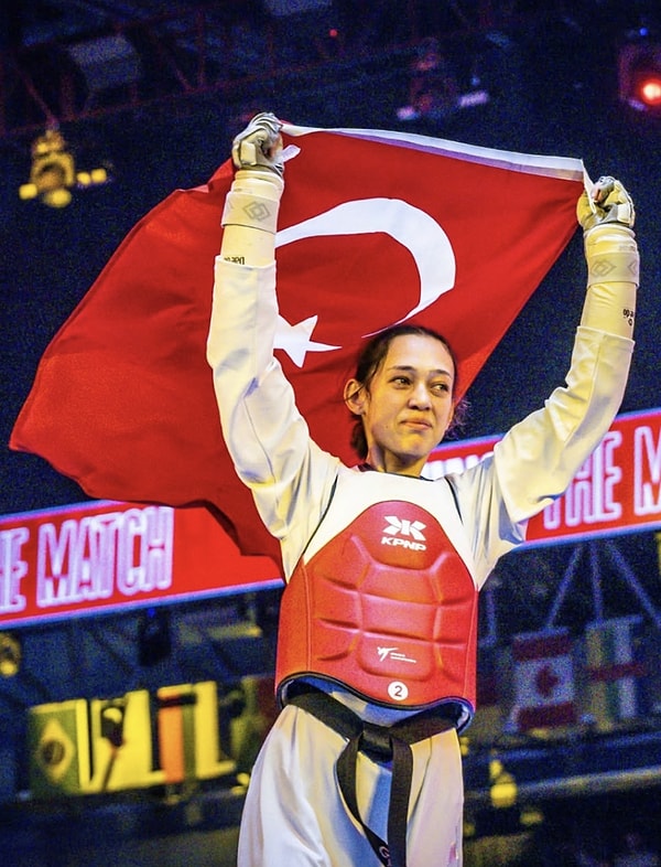 Tekvandoya başlama sürecinizde sizi motive eden duygular, kişiler ve yaşadıklarınız nelerdi? Bu yolculuğun ilk adımlarını nasıl anlatırsınız?