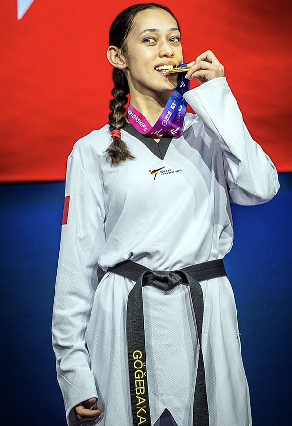 Okul hayatı ve spor programını aynı anda yürütmek sizin için nasıl bir deneyimdi?