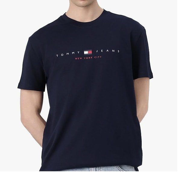 Tommy Hilfiger’ın erkek tişörtü, gardırobunuzda her mevsim yer alması gereken temel parçalardan biri!