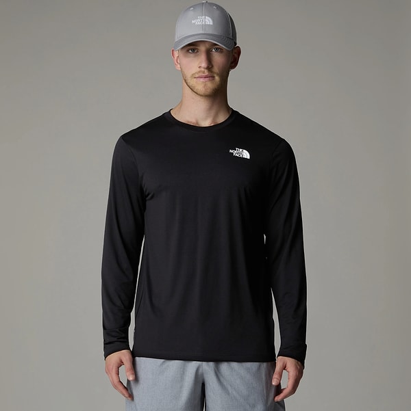 The North Face’in uzun kollu t-shirt’ü, bu kış gardırobunuzda mutlaka bulunması gereken temel parçalardan biri!