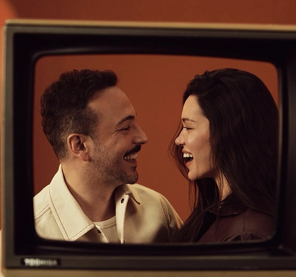 Üç Adam'ın tek bekar kalesi Oğuzhan Koç, bir süredir güzel oyuncu Hazal Subaşı'yla aşk yaşıyor biliyorsunuz.