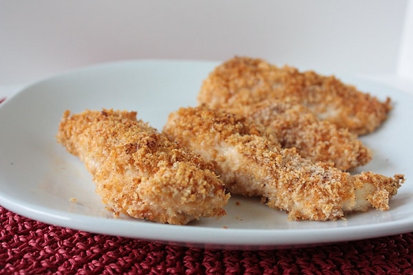 Parmesanlı Panko Kaplı Tavuk Şeritleri ve Limonlu Baharatlı Koçan Mısır Dilimleri