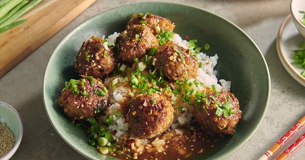 Baharatlı Mini Köfteler ve Baharatlı Patatesler