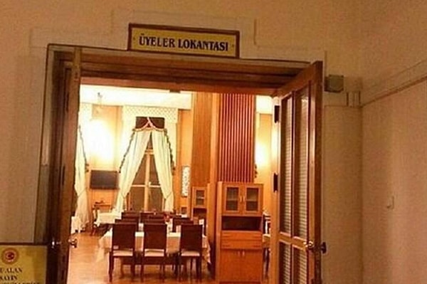 Türkiye Büyük Millet Meclisi lokantasında taciz iddiası üzerine başlatılan soruşturmada bir kişi tutuklandı.