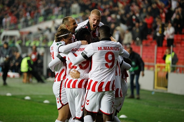 Samsunspor maça fırtına gibi başladı.