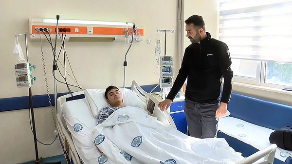 Batuhan Badak’ın durumunun iyiye gittiğinin sevindirici olduğunu ancak bu tür zehirlenme olaylarıyla bir daha karşılaşmamasının önemli olduğunu vurgulayan Prof. Dr. Ekrem Kaya şunları söyledi: