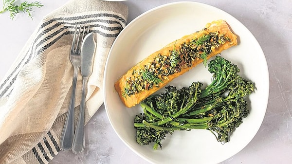 1. Somon ve Baharatlı Brokoli