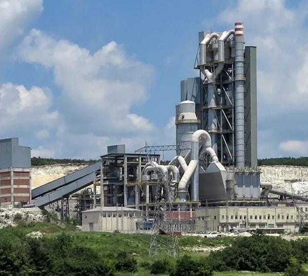 Titan’ın Türkiye’ye girişi 2008’de Adoçim’in yüzde 50’sinin alınmasıyla başlamıştı.