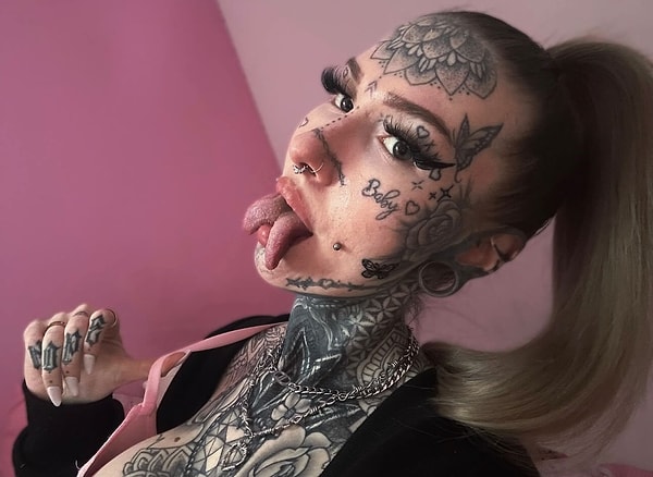 Lucy, kendince cesur ve özgün görünümünü ne kadar sevse de ailesi bu durumunu aşırı bir saplantı olarak görüyor.