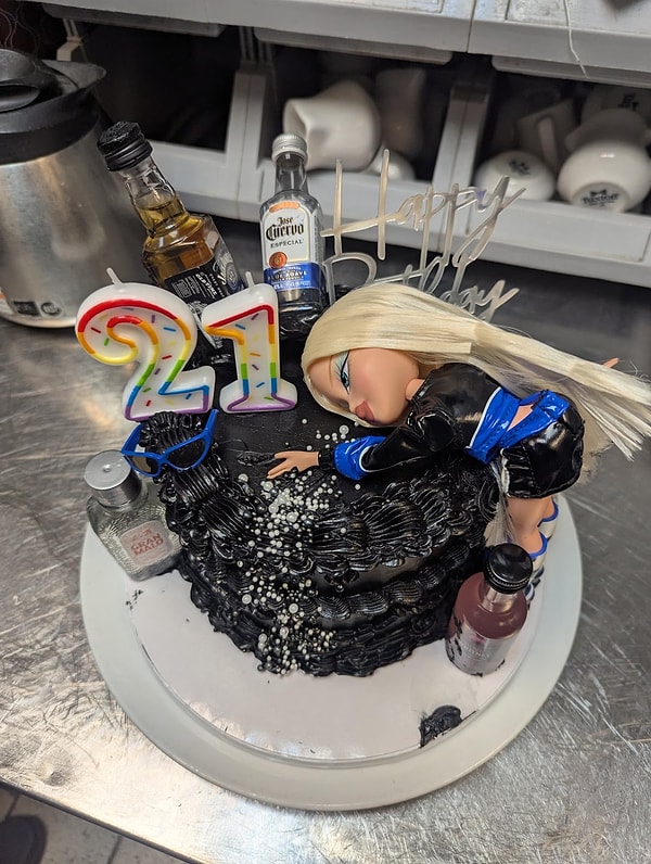 3. Hayalleri süsleyen doğum günü pastası!