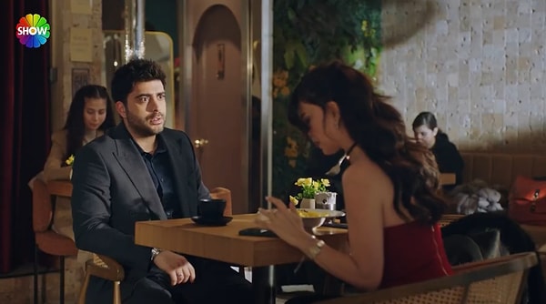 Kızılcık Şerbeti’nde bu sahne gibi gerçek hayata gönderme yapılan birçok sahne yazılıyor.