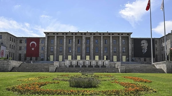 İnceleme ve gözaltı haberleri art arda geldi.