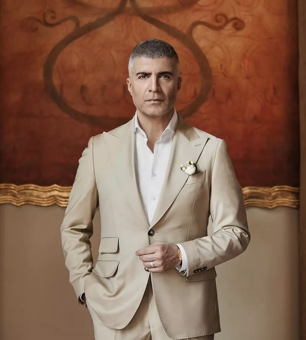 Ailesiyle yaşadığı kaos ve mal varlığı tartışmalarıyla bir süredir manşetlerden düşmeyen Özcan Deniz sosyal medyada dolaşan videoyla gündemdeydi.