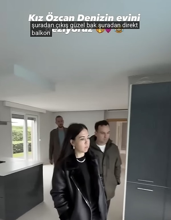 Özcan Deniz'in evini gezen bunu da açık açık belirten Özlem Öz'ün videosunda emlakçının verdiği ekstra detaylar dikkat çekmişti.