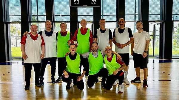 Erdoğan basketbol oynadığı ekibiyle ilgili de esprili bir yanıt verdi.