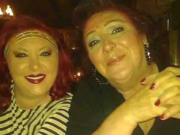 Öte yandan sanatçının geçmiş yıllarda annesinin vefatı sonrası yaşadığı acıyı anlattığı bir video sosyal medyada yeniden dolaşıma girdi.