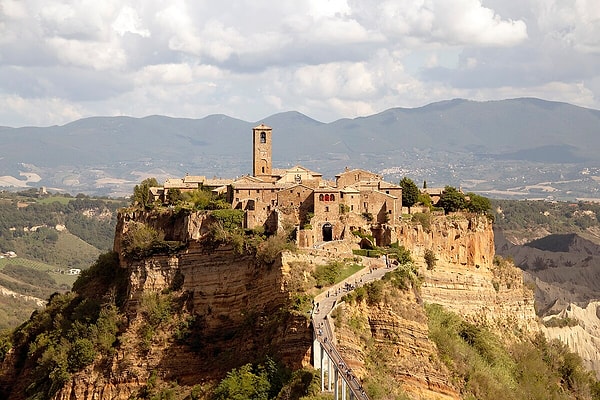 Üçüncü sırada ise İtalya'dan Civita di Bagnoregio var.