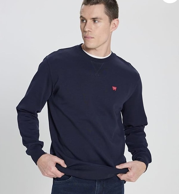 Bugün indirimde olan Wrangler Regular Erkek Sweatshirt, sade ama güçlü tarzı sevenler için güzel bir fırsat sunuyor.