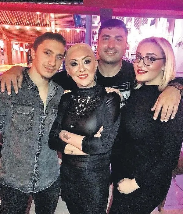 26 Eylül'de Yalova'daki evinin camından düşerek hayatını kaybeden Güllü'nün şüpheli ölümünde kritik gelişmeler yaşanıyor.