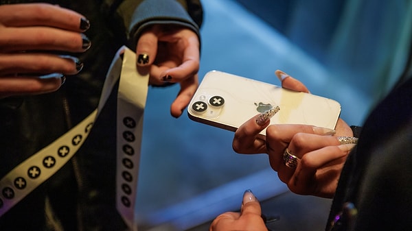 Dünyada "speakeasy" olarak bilinen dışarıdan bakıldığında sıradan bir kapı gibi görünen, ancak içeri girildiğinde bambaşka bir dünyaya açılan mekanlar son günlerin gündem maddesi oldu.