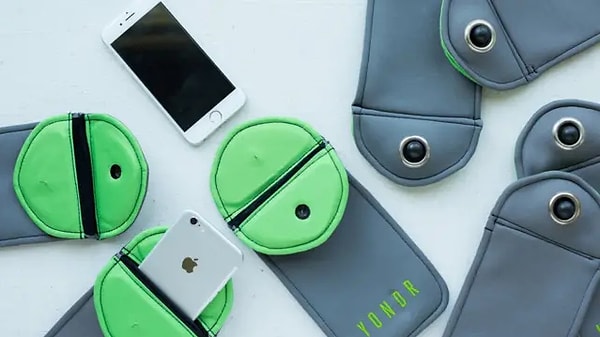 Zengin ve ünlülerin tercih ettiği "speakeasy" mekanlardaki gizlilik teknolojileri ve psikolojik baskı yöntemleri nelerdir?