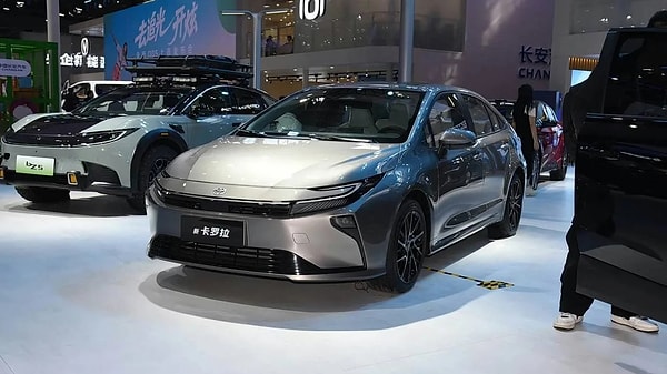 Yeni Toyota Corolla'nın tasarımı ortaya çıktı!