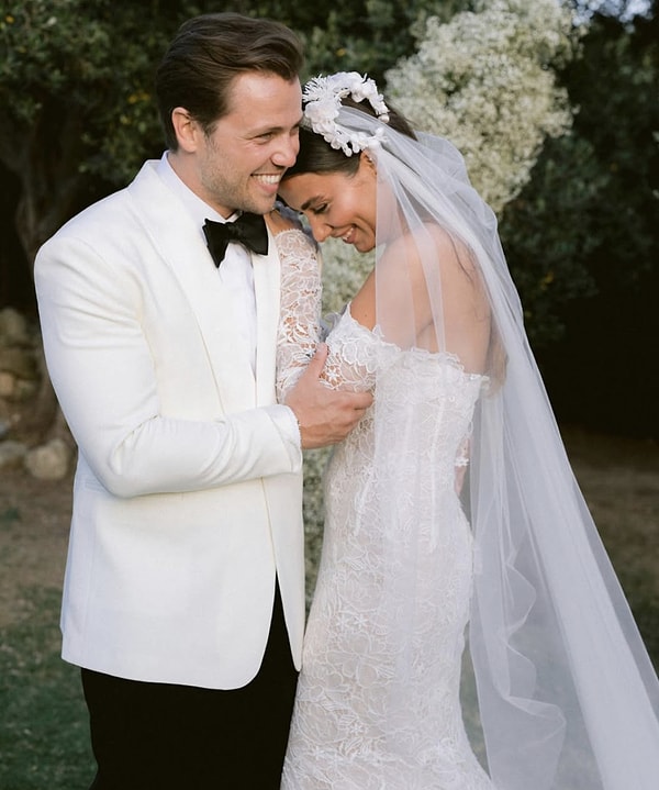 Beşinci sezonunda Teşkilat dizisine dahil olan Tolga Sarıtaş, son zamanların en popüler erkek oyuncuları arasında yer alıyor.