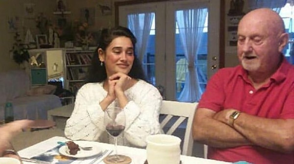 2019’da kendisinden 48 yaş büyük Patrick Grady ile evlenip ABD’ye yerleşen Miraloğlu, eşini geçtiğimiz aylarda kaybetmişti.