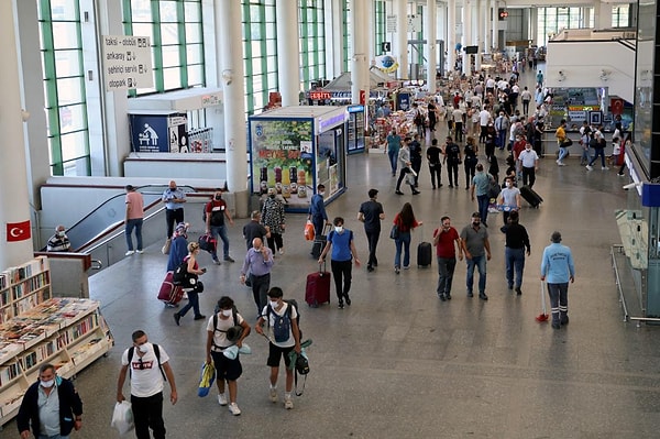 Türkiye’de artan yaşam maliyetleri sonrası ciddi bir barınma krizi yaşanıyor.