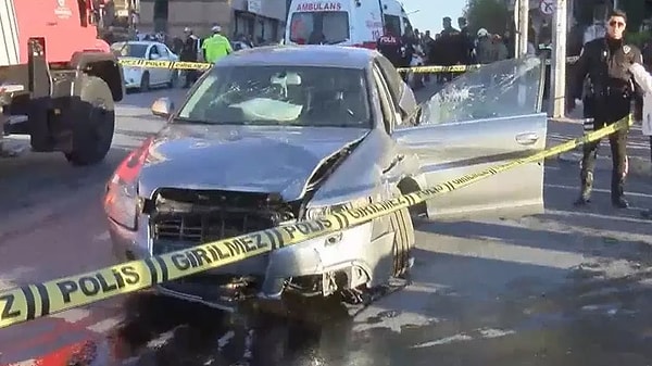 Şişli'de ters yöne giren otomobil, yayaların arasına daldı.