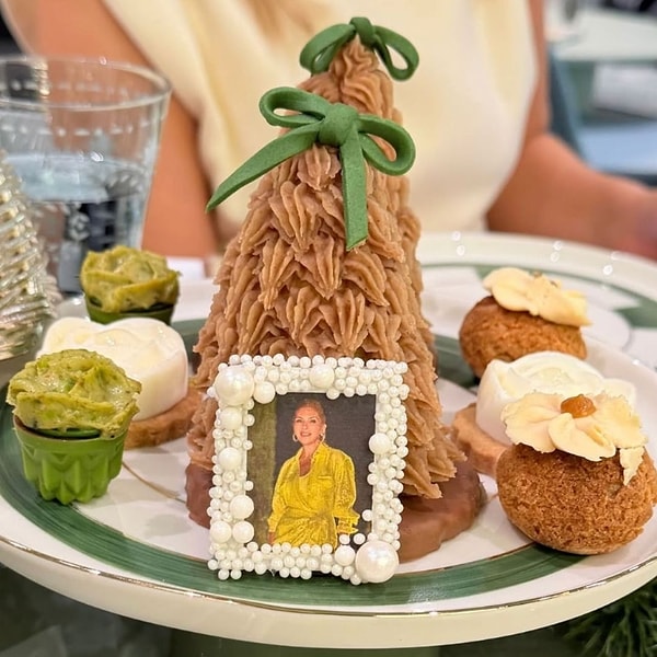 Kraliçelik ise o dokunuştaydı!