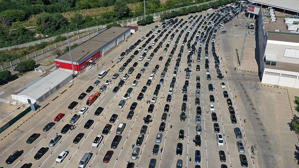 Gurbetçi vatandaşların Türk bankalarında bulunan paraları ve mal varlıkları başlarına dert oldu.