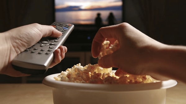 6. Evde film veya dizi izlerken kim seçmeli?