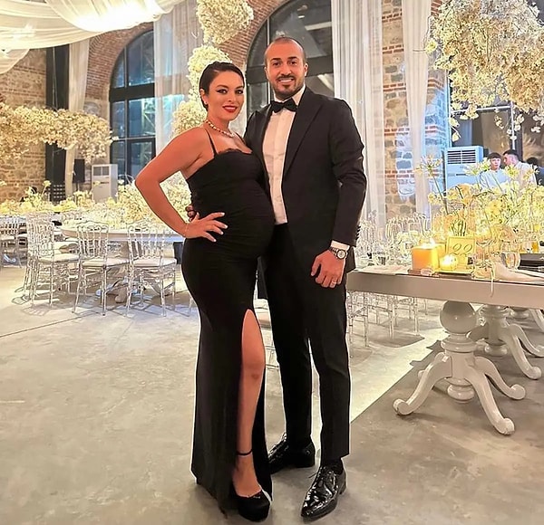 Ezgi Mola ve Mustafa Aksakallı