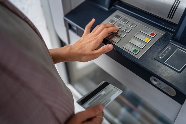ATM dışına düşük, ATM içine yüksek limit verilecek.