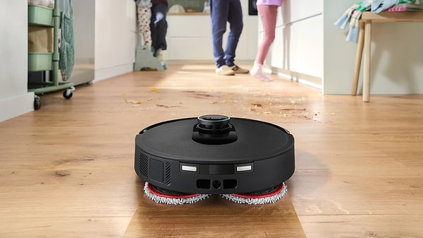Zamanla alışan evcil hayvanlar robot süpürgeyi evin bir parçası gibi görmeye başlıyor.