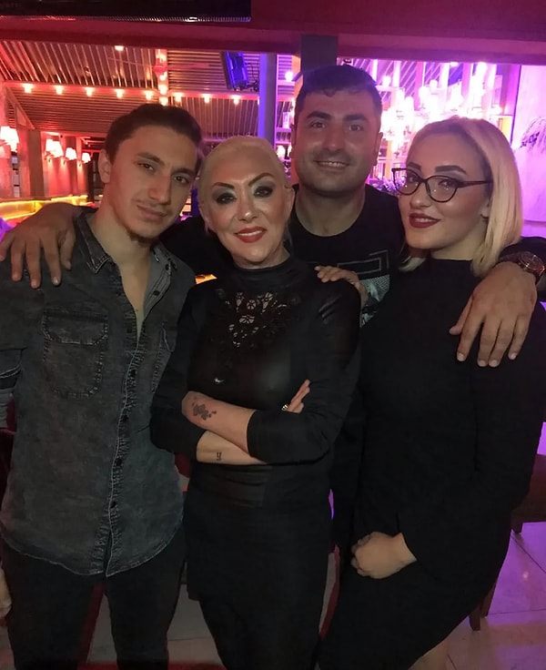 Güllü’nün kardeşleri Kader Tut ve Raşit Günyer, yeğenleri Tuğyan Ülkem Gülter ile Tuğberk Yağız Gülter’den şikayetçi olmuş, kardeşlerini miras için öldürdükleri iddiasıyla Yalova Cumhuriyet Başsavcılığı’na suç duyurusunda bulunmuştu.