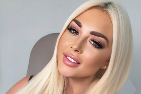 Sosyal medya fenomeni Jodie Weston, iki yaşındaki oğlu için Noel döneminde yaptığı 15 bin sterlinlik (yaklaşık 860 bin TL) harcamanın ardından maddi sıkıntı yaşadığını açıkladı.