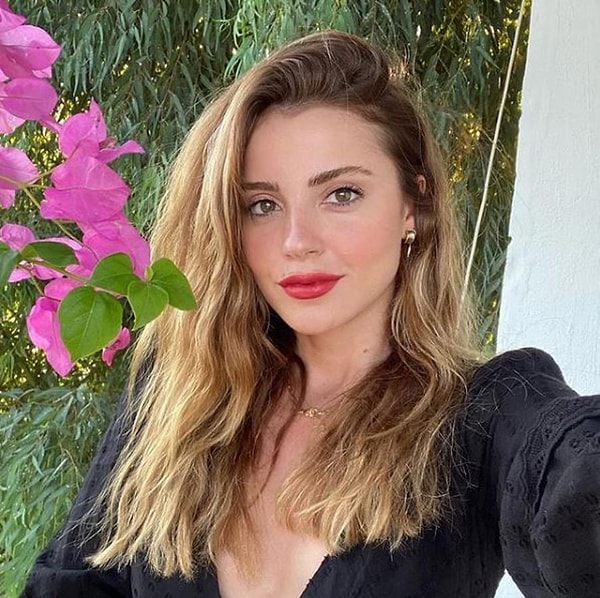 Ezgi Eyüboğlu Kimdir?