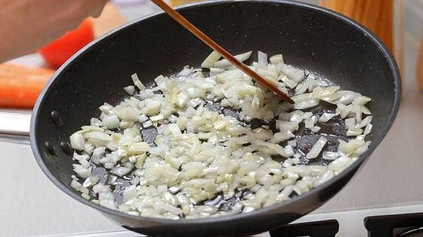 Özellikle Türk mutfağına ait sulu yemeklerde bir kural vardır.