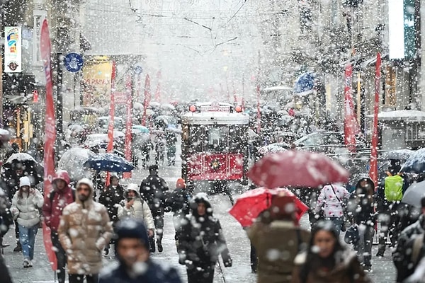 Kandilli Rasathanesi Meteoroloji Laboratuvarı Meteoroloji Mühendisi Adil Tek, İstanbul için kar yağışı ihtimaline dikkat çekti.