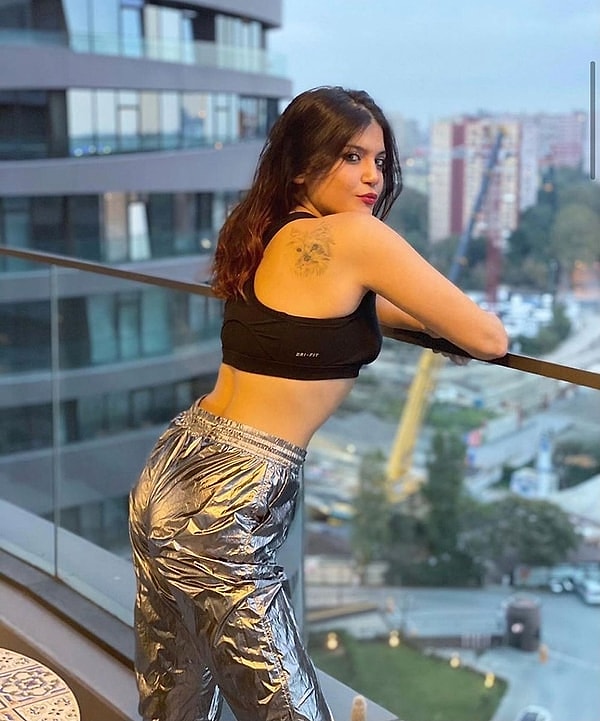 Kızılcık Şerbeti’nin Nilay’ı Feyza Civelek, aldığı yeni kararı geçtiğimiz gün Instagram hesabından duyurdu.