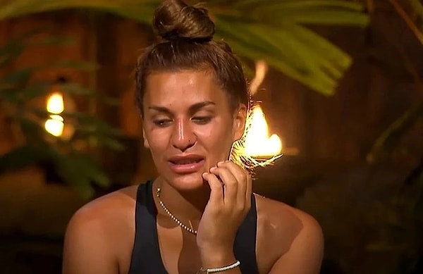 Survivor’da yapılan birleşme partisi sonrasında mavi takımın iki yarışmacısı Almeda ve Pınar’ın kamptan ayrılarak bir ev partisine gittiği ortaya çıktı.