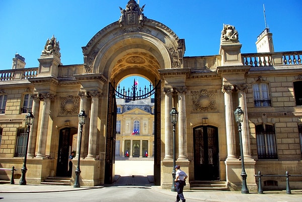 Kayıp eşyalar çevrim içi açık artırma sitelerinde bulundu.