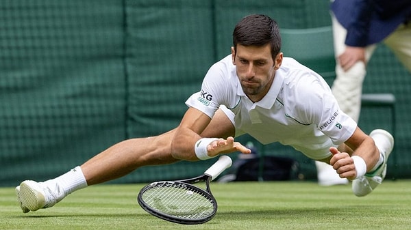 Kortlarda %100 İngiliz Çimi kullanılıyor ve elbette dezavantajları da var.